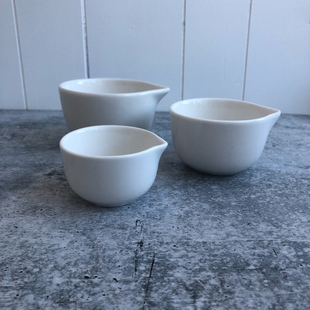 Decorative Kitchen Stacking Measuring Cups - Picture 3 of 3